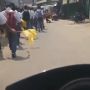 Viral Anak Sekolah Long March Bawa Bendera Kuning, Netizen: RIP Pendidikan