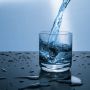 Memang Enak Sih, Tapi Ini 4 Efek Buruk Minum Air Dingin saat Cuaca Panas Ekstrem!