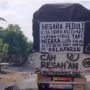 Geger! Sentil Pemerintah, Tulisan di Belakang Truk Ini Bikin Warganet Tercengang