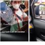 Aksi Pedagang Asongan di Jalan Ini Bikin Salut Pemobil, Ternyata Ini Sebabnya