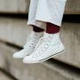 5 Tips Mudah Bikin Sepatu Kebesaran Bisa Pas di Kaki Kamu