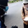 Menebar Manfaat bagi Sesama, Mahasiswa KKN UIN Walisongo Berbagi Makanan untuk Warga