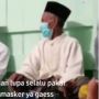 Bikin Ngakak! Kakek Ini Pakai Masker Berlubang Supaya Bisa Sebat