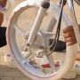 Lifehack: Modal Barang Rp10 Ribuan, Motor Ini Bisa Jalan Tanpa Gunakan Ban Luar