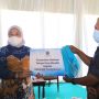 Bantu Masyarakat Terdampak Pandemi, Kemnaker Serahkan Bantuan kepada PKL Mojokerto