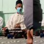 Viral Kakek Pakai Masker Berlubang, Gayanya Santai Sambil Sebat