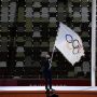 Resmi Berakhir, Tokyo Serahkan Bendera Olimpiade ke Paris