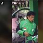 Sambil Menangis, Driver Ini Dapat Motor Gratis, Warganet: Ingat Kerja Keras Bapak