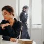 Merasakan 7 Hal Ini dalam Hubunganmu dengan Pasangan? Waspada Relationship Red Flag!