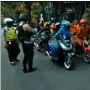 Potret Konvoi Motor yang Ramah Lingkungan, Dikawal Langsung Mobil Patwal