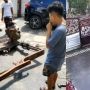 Fakta Pria yang Buka Pagar Sampai Ambruk Menimpa Mobil, Sempat Dikira ART
