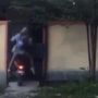 Viral Cewek Mau Pergi, Motor Malah Digas Sampai Jumping Nyangkut di Pintu Rumah