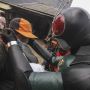 Satria Baja Hitam Bagikan Makanan dan Masker di Depok
