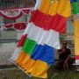 Curhat Penjual Bendera: Banyak Pesaing sampai Pindah Tempat, Segini Omzetnya