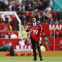 Berkelas, Manchester United Perkenalkan Varane di Depan Puluhan Ribu Fans