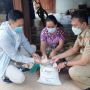 Bulog Ganti Beras Bansos Berkutu yang Diterima Warga Tuban