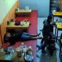 Viral Aksi Curanmor di Warung Makan Bekasi Terekam CCTV, Begini Kesaksian Korban
