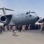 Warga Afganistan Nekat Hadang Pesawat yang Sedang Take-off Demi Hindari Taliban, 5 Tewas