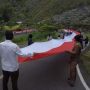 HUT RI ke-76, Bendera Merah Putih Raksasa Berkibar di Patung Yesus Tertinggi di Dunia