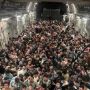 Menumpang Pesawat Amerika, Ratusan Warga Afghanistan Tinggalkan Kabul