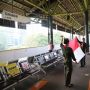 HUT RI, Daop 1 Jakarta Bentangkan Merah Putih Saat Keberangkatan KA