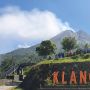 Berlatar Gunung Merapi, Sang Saka Merah Putih Raksasa Dikibarkan di Bukit Klangon