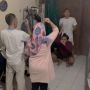 Pemuda Totalitas Rekam Ortu Joget TikTok Sampai Gebrak Ponsel, Video Ditonton 20 Juta Kali