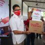 Sandiaga Uno Bagi-bagi Sembako dan Pakaian Muslim Saat HUT ke-76 RI