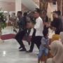 Pengantin Dikado Anak Kambing, Pelaminan Mendadak 'Meriah'
