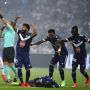 Kolaps di Lapangan, Bordeaux Pastikan Jantung Samuel Kalu Sehat