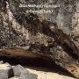 Viral Wisatawan Merangkak Masuk Batu Karang, di Dalamnya Ada Warung Bikin Ngeri
