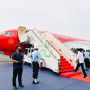 Momen Jokowi Naik Pesawat Kepresidenan dengan Warna Baru Merah Putih