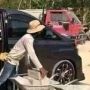 Bosan Diisi Penumpang, Toyota Alphard Beralih Fungsi Jadi Kendaraan Angkut Bahan Bangunan