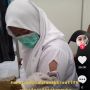 Ikut Vaksinasi Covid-19, Siswi Ini Punya Ide Kreatif Meski Pakai Baju Lengan Panjang