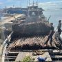 Bea Cukai Tangkap Kapal Penyelundup di Barelang, 10.810 Batang Kayu Teki Diamankan
