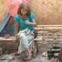 Bikin Menangis! Tinggal Digubuk, Gadis Kecil Rawat Ibu ODGJ