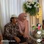 Momen Haru Ayah Genggam Tangan Putrinya di Acara Lamaran, Warganet Auto Iri