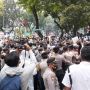 Bentrok karena Dibubarkan Aparat, Ratusan Imigran Afghanistan Dipukul Mundur ke Tugu Tani