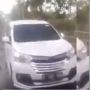 Bikin Merinding! Mobil Masuk Kuburan Jadi Sorotan, Sosok Kakek Misterius Disebut-sebut