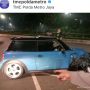 Kecelakaan Dekat JCC Senayan, Bemper Depan MINI Cooper Naik Pembatas Jalan