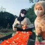 Viral Dua Perempuan Joget TikTok di Makam, Publik: RIP Akal Sehat
