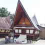 Tingkatkan Geliat Pariwisata, PUPR Bangun 265 Unit Sarhunta di Kampung Warna Warni Parapat