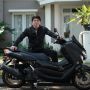 Gaya Iko Uwais Bersama Yamaha NMAX, Outfit-nya Tampak Serasi Nih