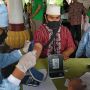 Ekspresi Kiai dan Santri saat Disuntik Vaksin Covid-19