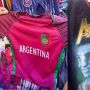 11 Desain Baju Kocak Abis, Tulisan dan Gambar Nggak Nyambung Banget!