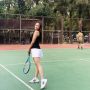 Pamer Foto Main Tenis, Anak Kecil di Belakang Aura Kasih Bikin Salfok