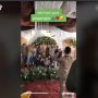 Kocak, Mempelai Lelaki Disuruh Jadi Tukang Foto di Hari Pernikahan