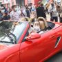 Bak Pejabat, Saiful Jamil Sapa Warga Naik Mobil Mewah Warna Merah, Segini Harganya