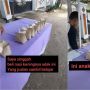Salut! Aksi Bocah Belajar Sambil Jualan Nasi Bungkus di Pinggir Jalan
