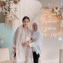 7 Potret Kedekatan Artis dan Asisten Pribadi, Sudah Seperti Keluarga Sendiri